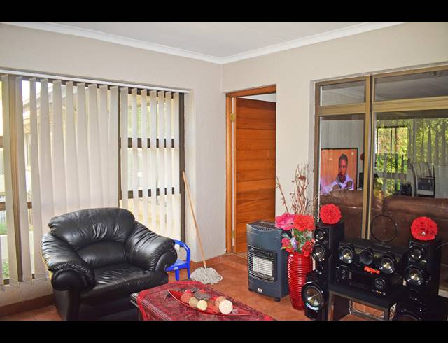 2 BEDROOM TOWNHOUSE FOR SALE IN ORIEL